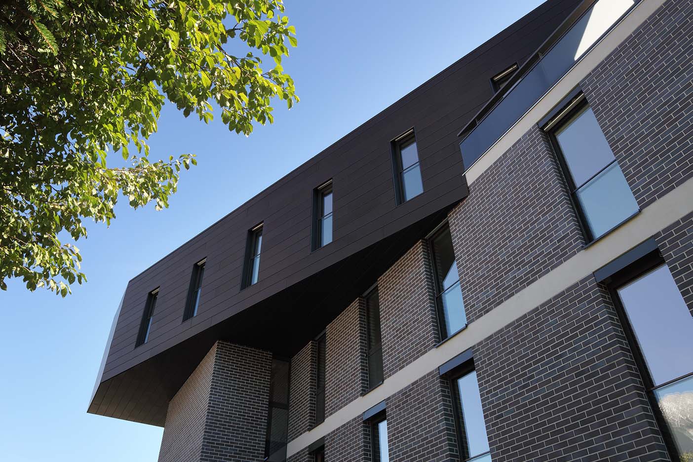 Stroeher Klinkerriemchen Keravette Metallic Schwarz Referenzen Wohnanlage Kravogl Innsbruck Oestereich 03