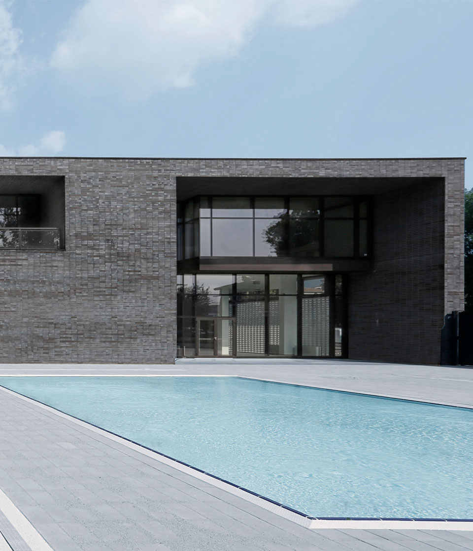 Stroeher Klinkerriemchen Keravette Metallic Schwarz Nf Referenzen Stadtbad Mompiano Brescia Italien Thumb