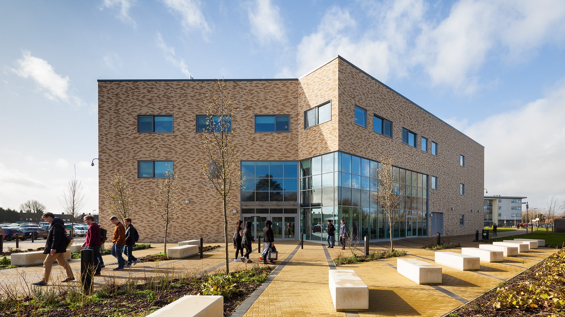 Stroeher Klinkerriemchen Backstein Architekturbrand Referenzen Buckinghamsire University Aylesbury 01