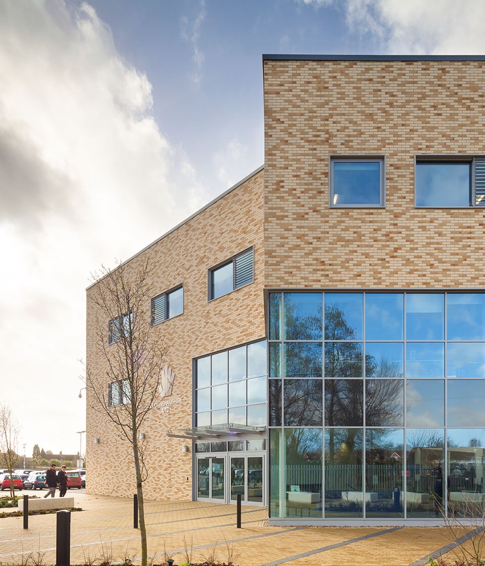 Stroeher Klinkerriemchen Backstein Architekturbrand Referenzen Buckinghamsire University Aylesbury Thumb