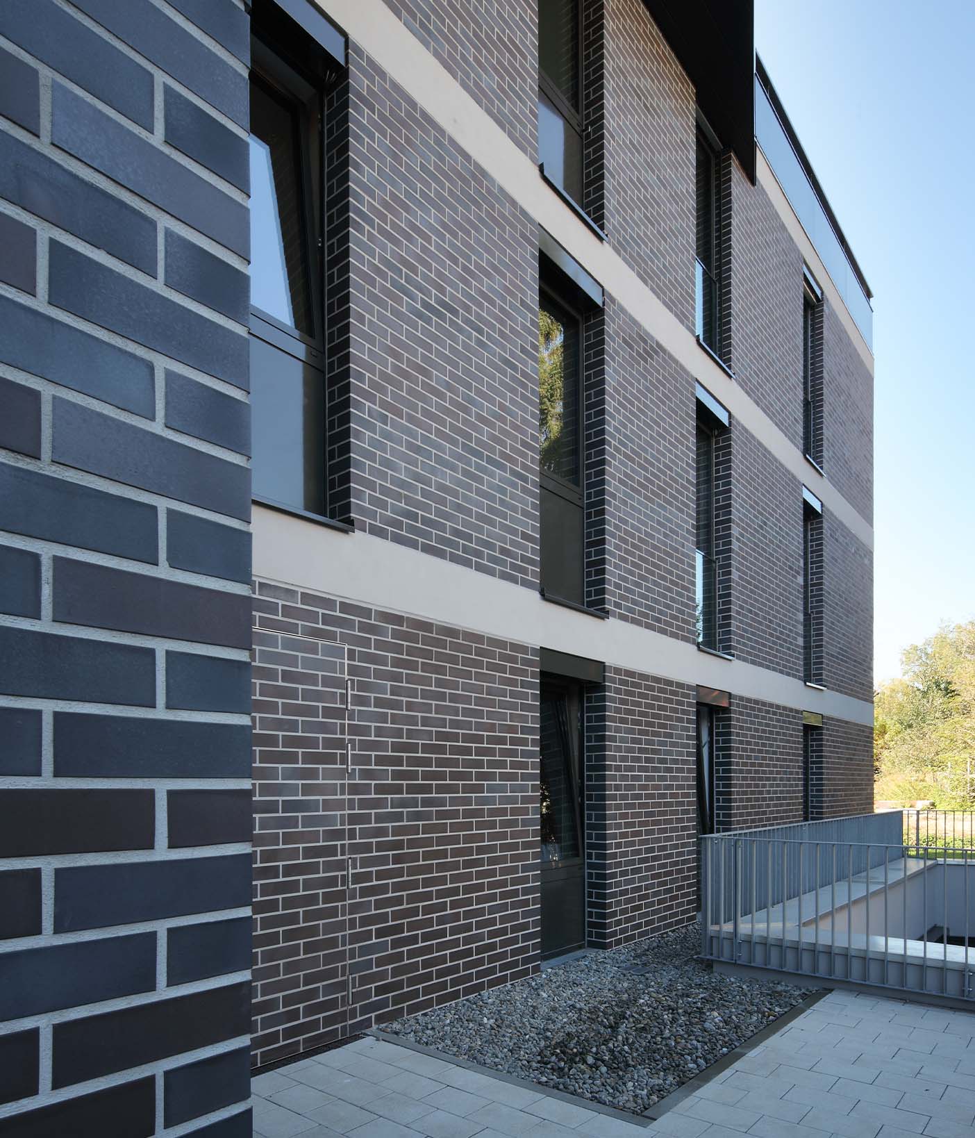 Stroeher Klinkerriemchen Keravette Metallic Schwarz Referenzen Wohnanlage Kravogl Innsbruck Oestereich 06