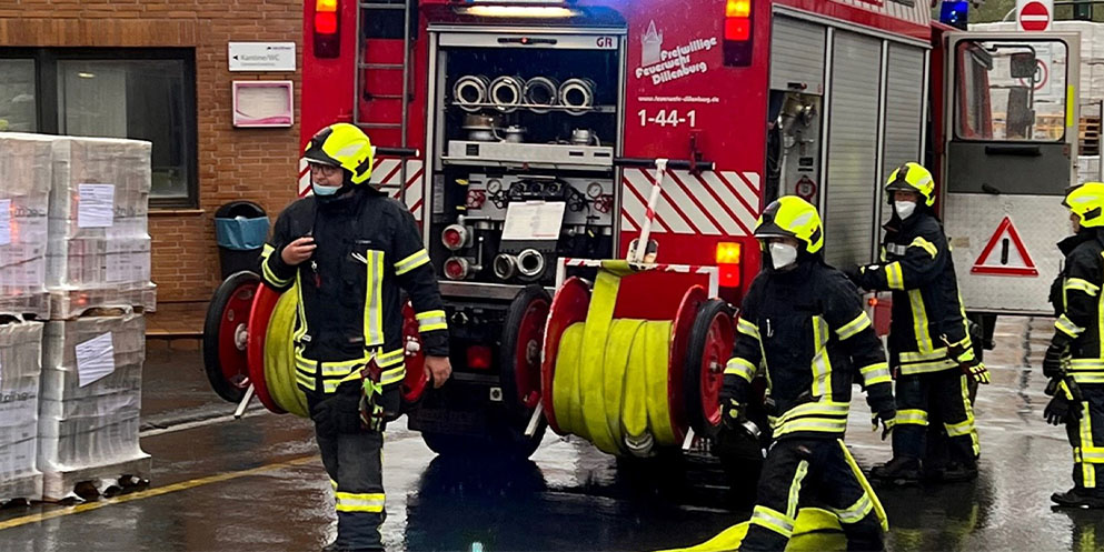 Stroeher Gruppe News Unternehmen Feuerwehruebung Werksgelaende Dillenburg Thumb