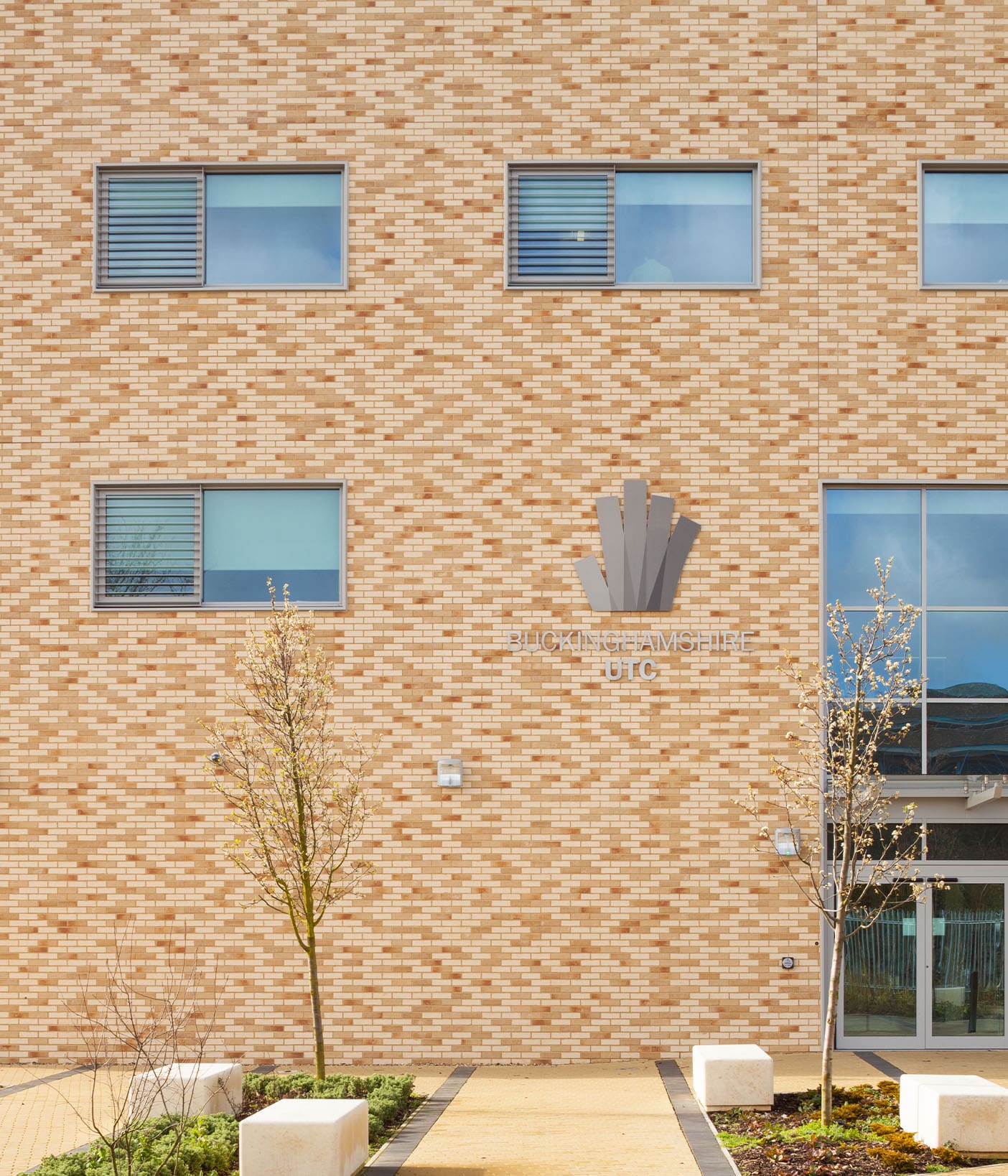 Stroeher Klinkerriemchen Backstein Architekturbrand Referenzen Buckinghamsire University Aylesbury 03